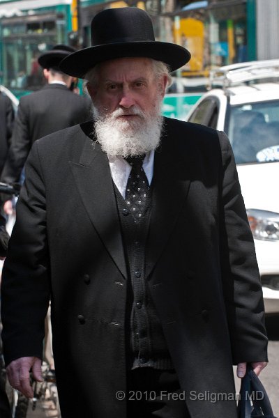 20100409_114527 D300 (1).jpg - Man,  Mea Shearim